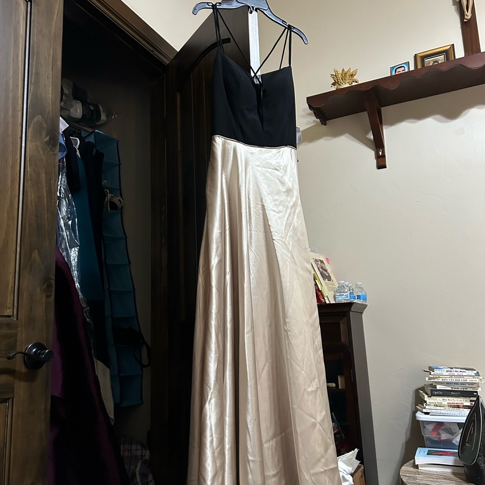 Prom dress - Picture 2 of 4